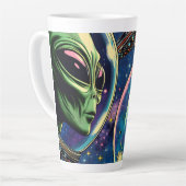 Tasse Latte Une astronaute rencontre un Alien extra-terrestre (Angle gauche)