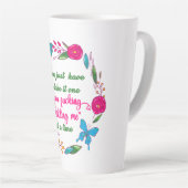 Tasse Latte Une femme sage a dit un jour que je suis dehors (Angle droit)