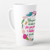 Tasse Latte Une femme sage a dit un jour que je suis dehors (Angle gauche)