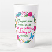 Tasse Latte Une femme sage a dit un jour que je suis dehors (Devant)