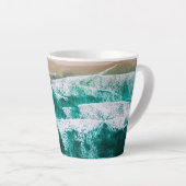 Tasse Latte Vagues océaniques dynamiques Vue côtière Pittoresq (Angle droit)