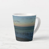 Tasse Latte Vagues s'écrasant au paysage de Sunset Beach (Angle droit)