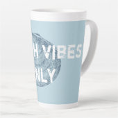 Tasse Latte Vibes Plage Seulement Police Distante (Angle droit)