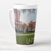 Tasse Latte Vieille ville de Riga en automne (Angle gauche)