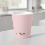 Tasse Latte Vierge rose moderne Script Girl Monogramme Nom<br><div class="desc">Noir et rose vif Simple Script Monogramme Nom Latte Coffee Cup Mug. Cela rend le cadeau parfait pour 16 ans,  mariage,  douche nuptiale,  anniversaire,  baby shower ou bachelorette pour quelqu'un qui aime le luxe glam et les styles chic.</div>