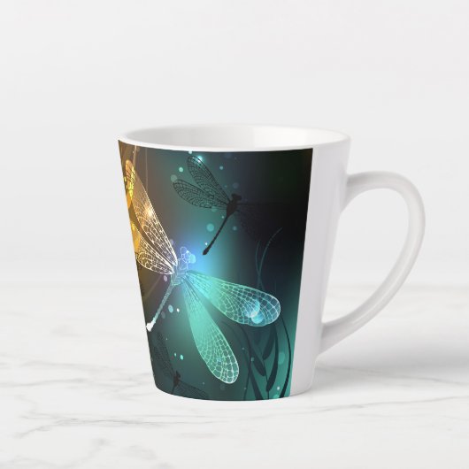 Tasse Latte Vol de libellule verte lumineuse (Droite)