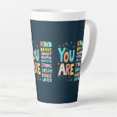 Tasse Latte Vous Êtes Une Citation Inspirationnelle Typographi (Angle droit)