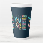 Tasse Latte Vous Êtes Une Citation Inspirationnelle Typographi (Devant)