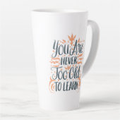 Tasse Latte Vous N'Êtes Jamais Trop Vieux Pour Apprendre (Angle droit)