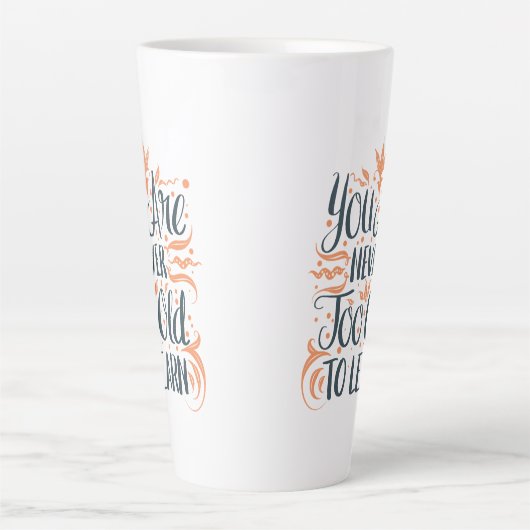 Tasse Latte Vous N'Êtes Jamais Trop Vieux Pour Apprendre (Devant)