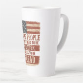 Tasse Latte We the People Reread Flag Quote (Angle droit)