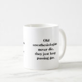 Tasse - les vieux anesthésistes ne meurent jamais (Devant droit)