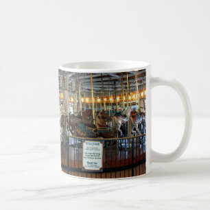 Tasse magnifique de porcelaine de carrousel