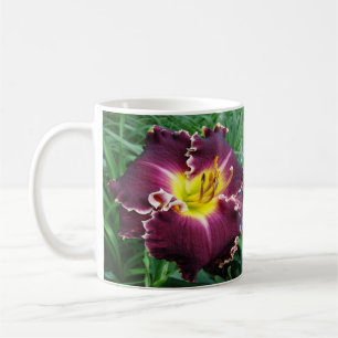 Tasse marron profonde d'hémérocalle