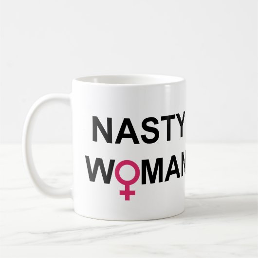 Tasse méchante de vote de femme (Gauche)
