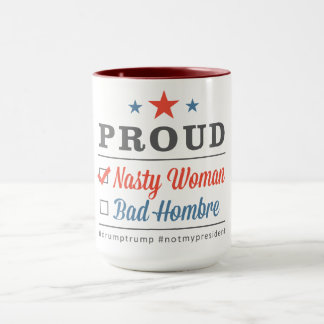 Tasse méchante fière de femme
