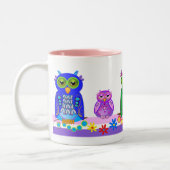 Tasse mignonne de bande dessinée avec des hiboux (Gauche)