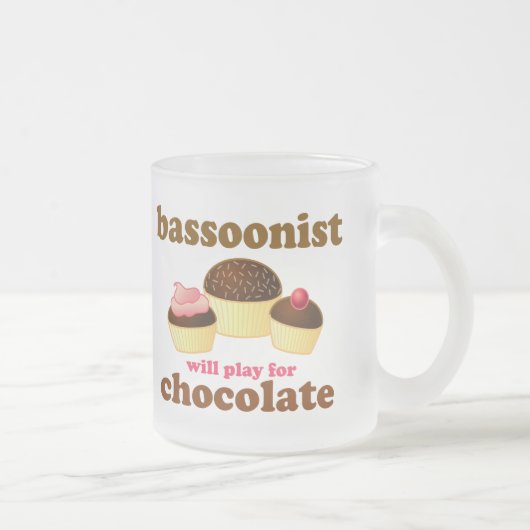 Tasse mignonne de basson (Droit)