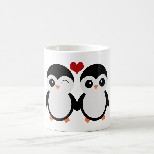 Tasse mignonne de couples de pingouin (Centre)