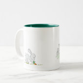Tasse mignonne de lapin (chassant des carottes) (Devant gauche)