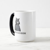 Tasse Morphing PAWSSASSIN – Chat à capuchon déguis (Devant gauche)