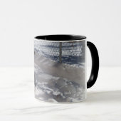 Tasse Mug Terrier Pit Bull nez bleu dans la neige (Devant droit)