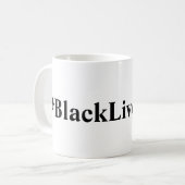 Tasse noire de Hashtag de matière des vies (Devant gauche)