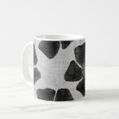 Tasse noire de motif de fleur (Devant gauche)