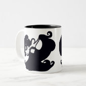 Tasse noire et blanche de danseuses du ventre (Devant gauche)