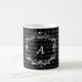 Tasse noire et blanche de monogramme des textes de (Centre)