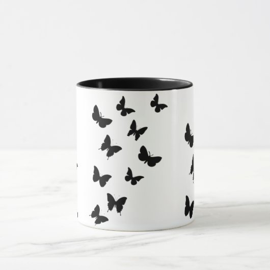tasse noire et blanche de papillons (Centre)