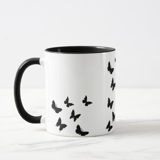 tasse noire et blanche de papillons (Gauche)