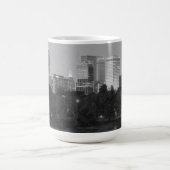 Tasse noire et blanche d'horizon de Tulsa (Centre)