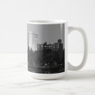 Tasse noire et blanche d'horizon de Tulsa