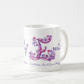 Tasse nommée de monogramme de la fleur E de coeur (Devant droit)