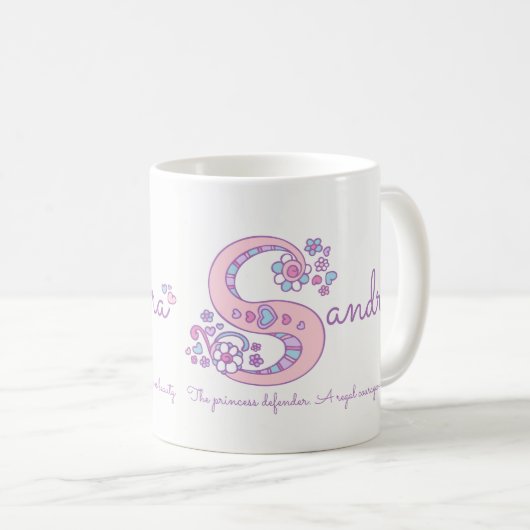 Tasse nommée de monogramme de la fleur S de coeur (Devant droit)