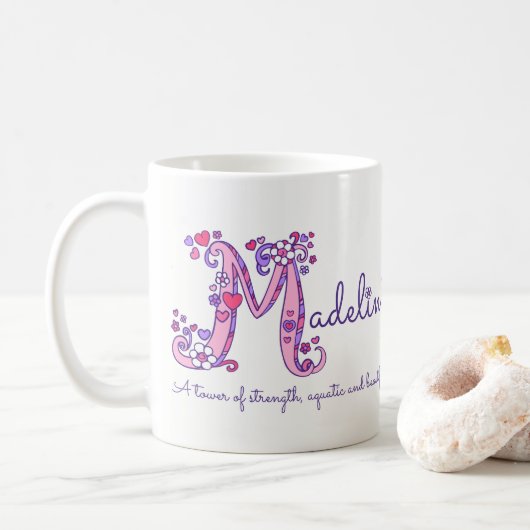 Tasse nommée de monogramme de la lettre M de (Avec donut)