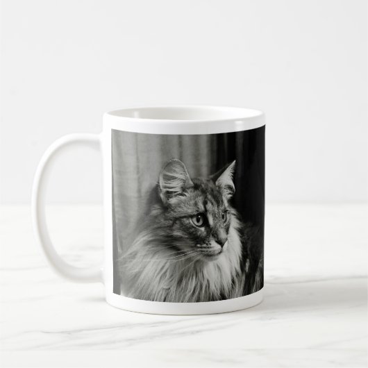 Tasse norvégienne de chat de forêt (Gauche)