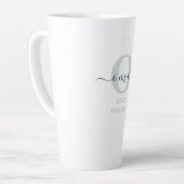 Tasse Oma Elegant Script Monogram Vert Blanc Latte (Angle gauche)