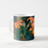 Tasse orange de photo de fleur de lis tigré (Devant gauche)