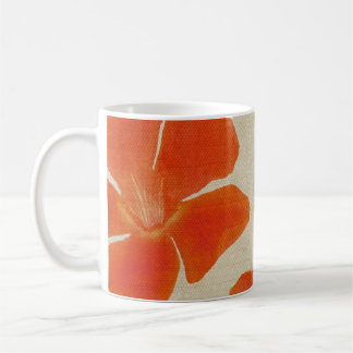 Tasse orange d'impression de fleur