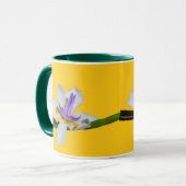 Tasse - Paire de lys sur fond jaune (Devant gauche)