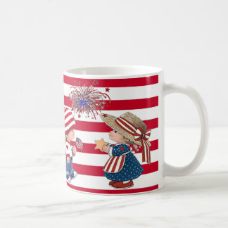 Tasse patriotique américaine de garçon et de fille