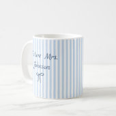 Tasse personnalisée Future Mrs rayée pour les fian (Devant gauche)