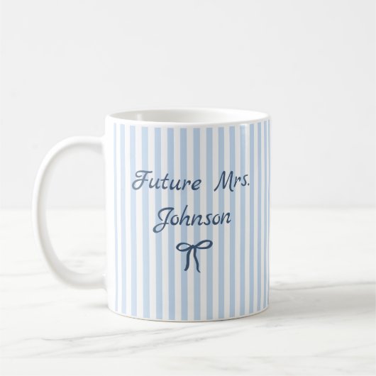 Tasse personnalisée Future Mrs rayée pour les fian (Gauche)
