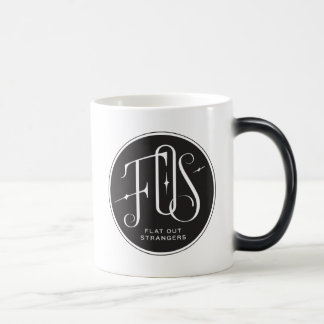 Tasse plate d'étrangers