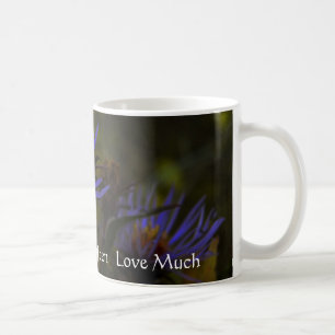 Tasse pourpre de fleur