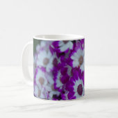 Tasse pourpre de fleurs (Devant gauche)