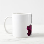 Tasse pourpre de la fille 1 (Gauche)