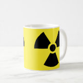 Tasse radioactive de symbole (Devant droit)